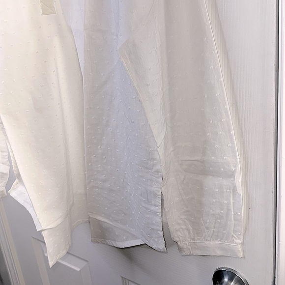 Can you say cute?! These shirts are so 🥰. Perfect for summer fall 🥶& spring - Picture 9 of 17